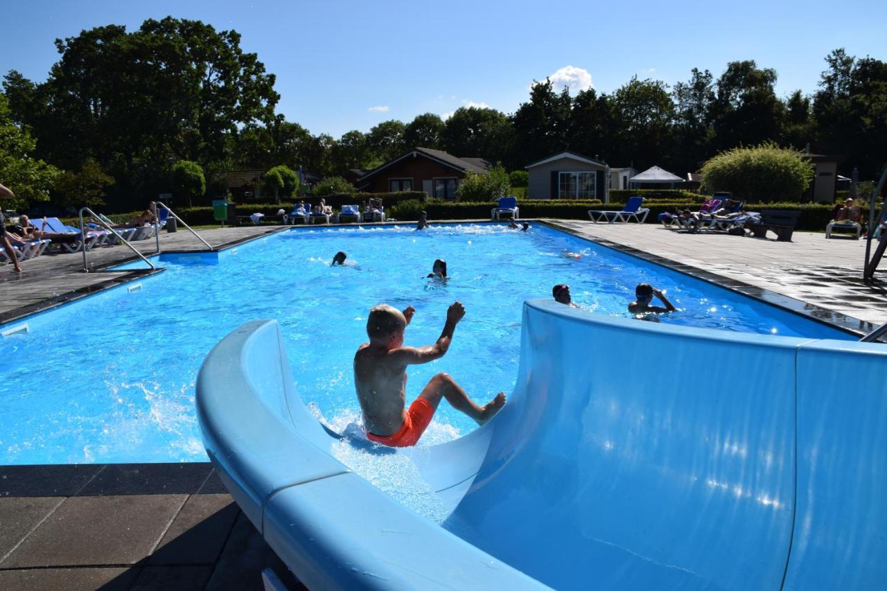 Luxe 5-Persoons Chalet Op Familiecamping Baarland ภายนอก รูปภาพ