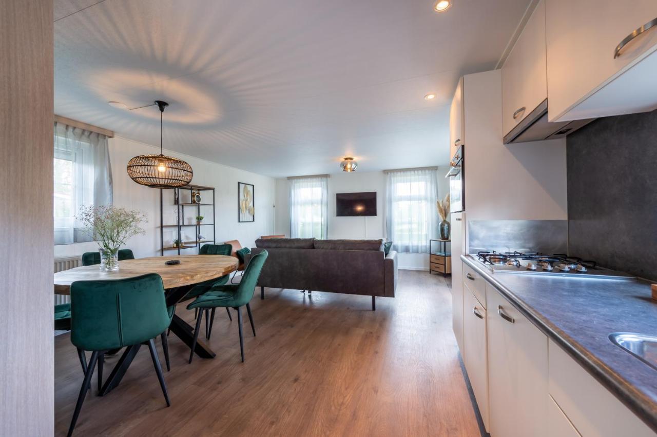 Luxe 5-Persoons Chalet Op Familiecamping Baarland ภายนอก รูปภาพ