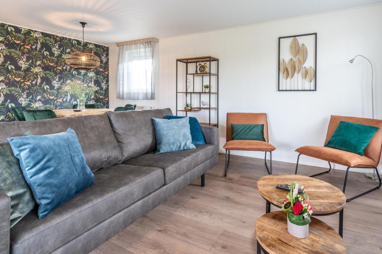 Luxe 5-Persoons Chalet Op Familiecamping Baarland ภายนอก รูปภาพ