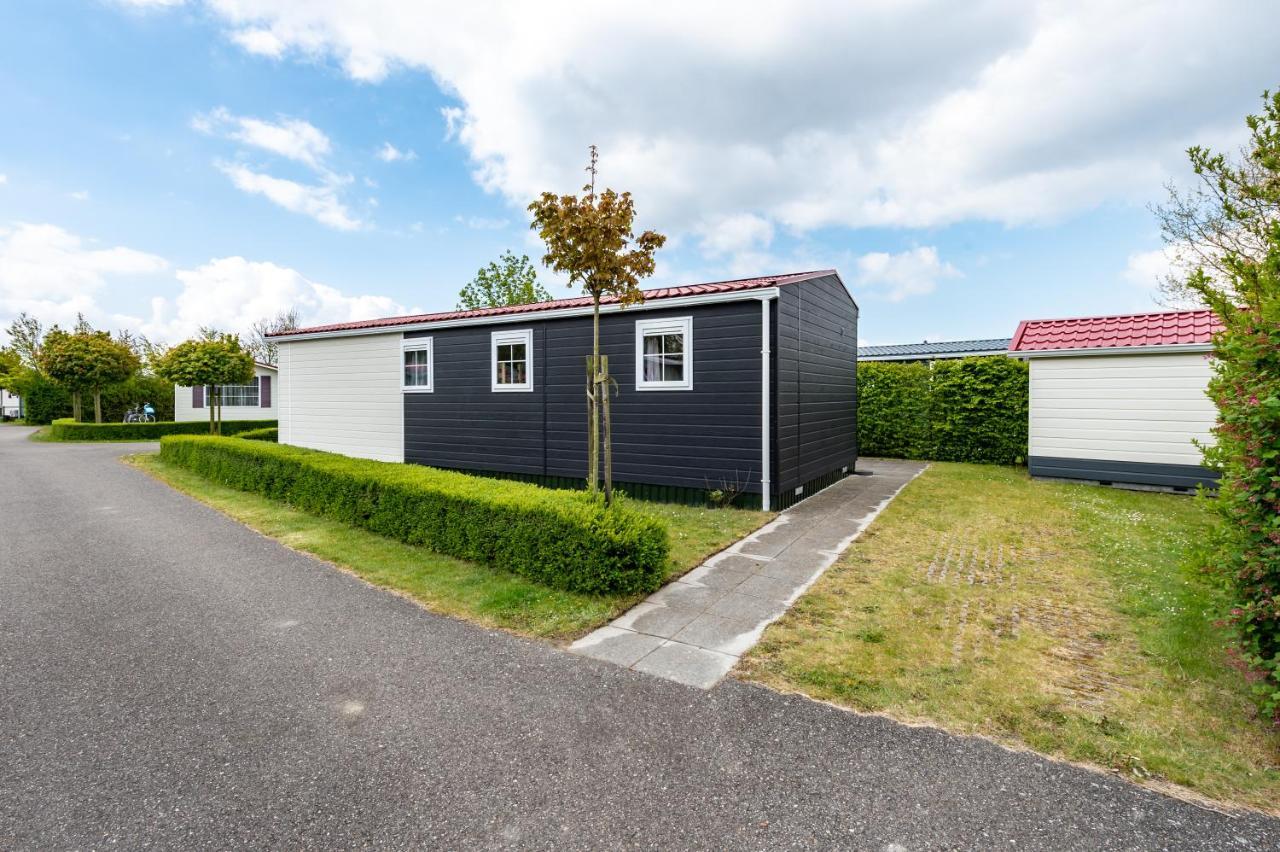 Luxe 5-Persoons Chalet Op Familiecamping Baarland ภายนอก รูปภาพ