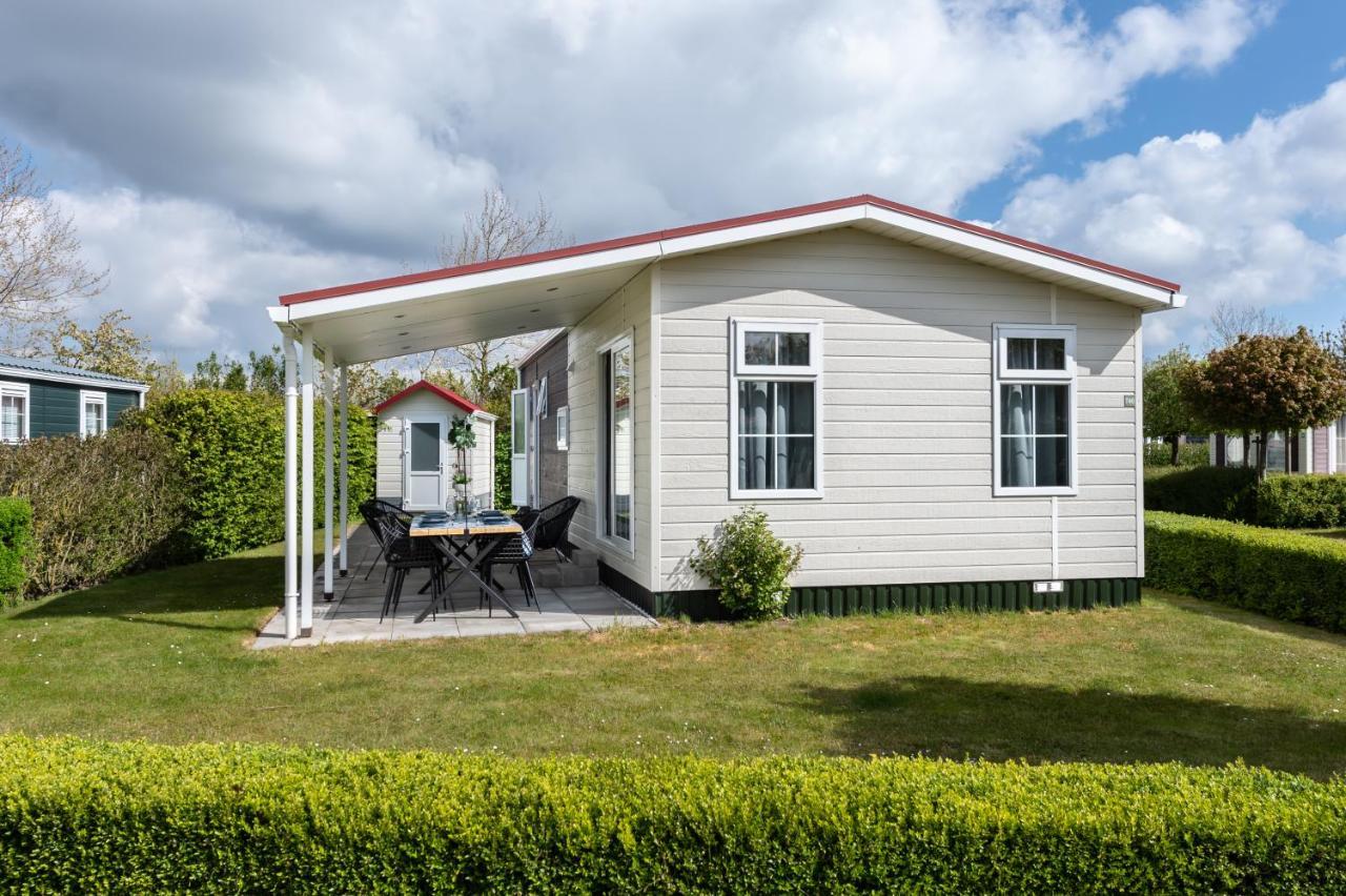 Luxe 5-Persoons Chalet Op Familiecamping Baarland ภายนอก รูปภาพ